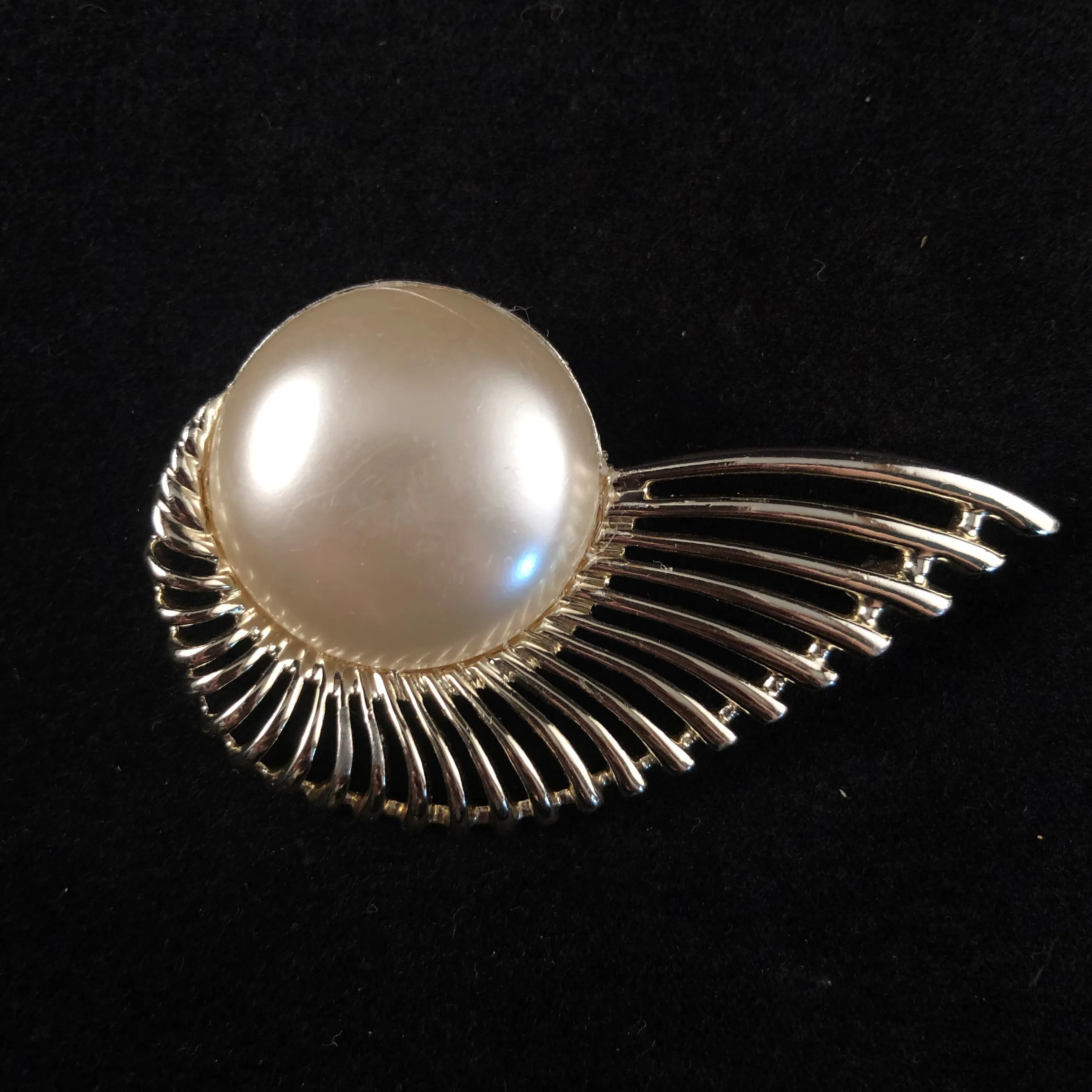 1956 Sarah Coventry Pearl Flight Brooch