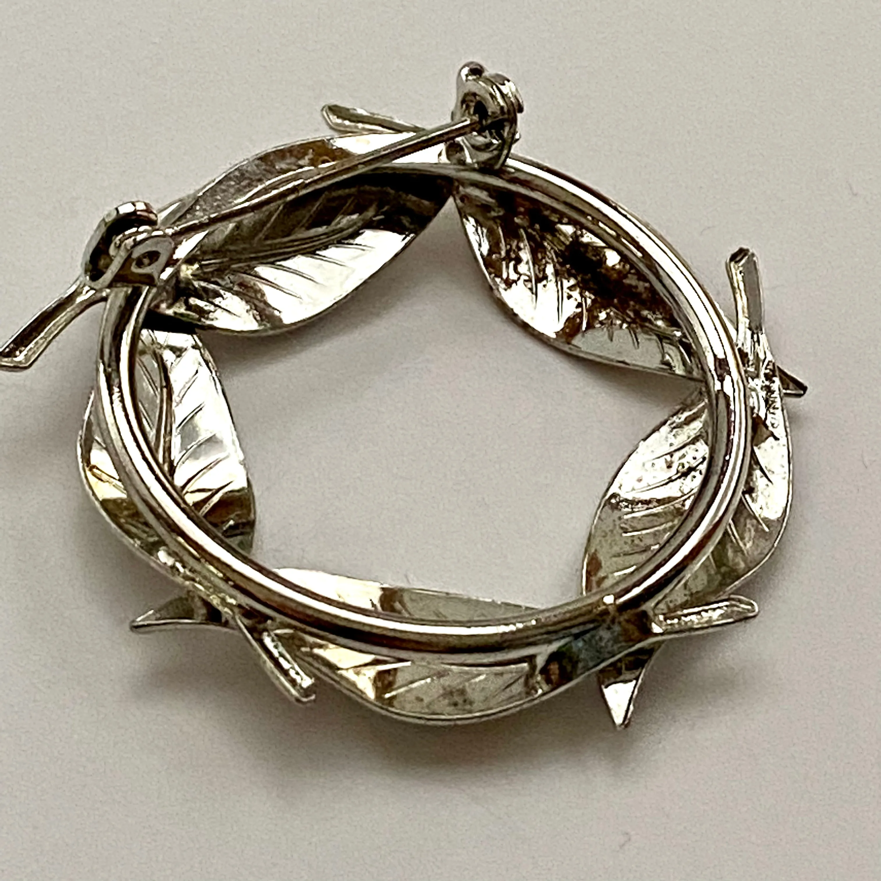 1960s Silver-Tone Leaf Circle Pin