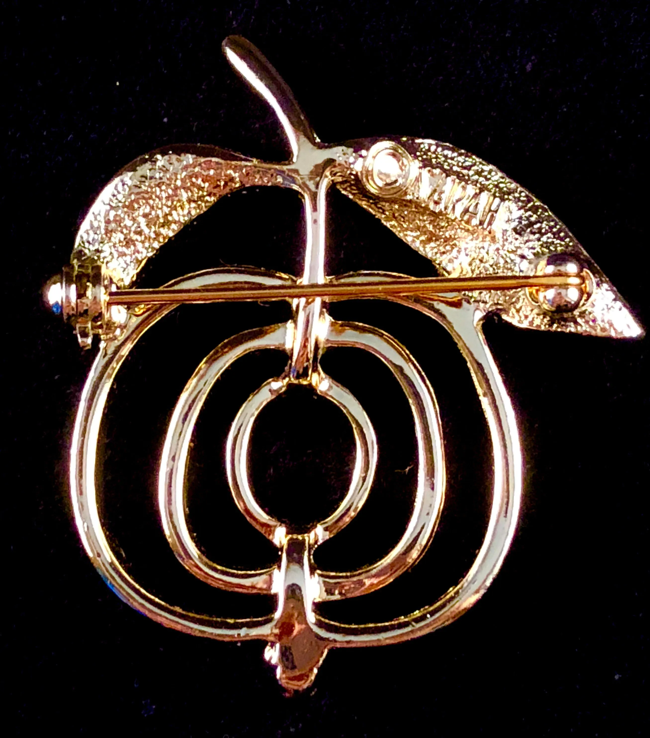 1972 Sarah Coventry Saucy Brooch (Gold)