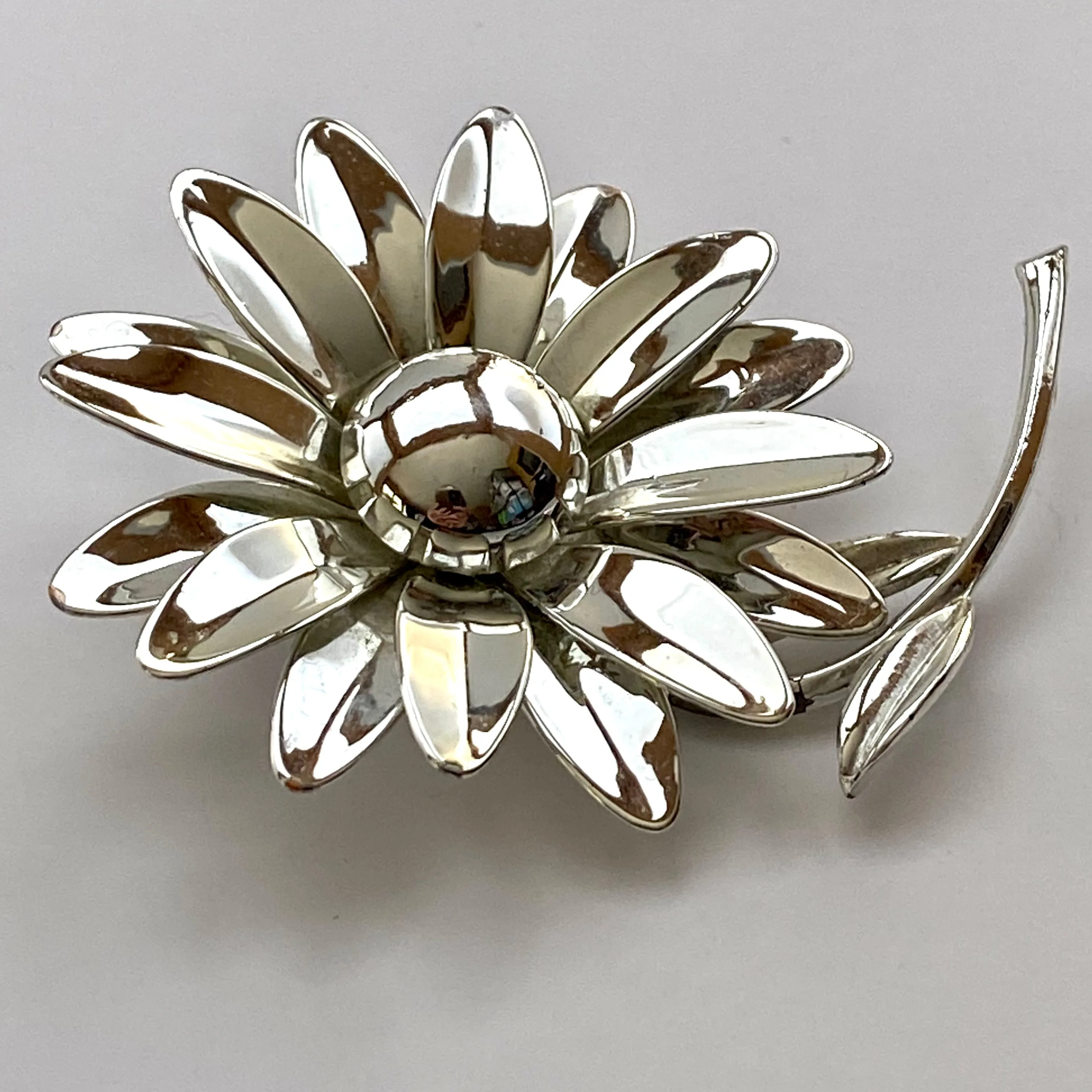 Late 60s/ Early 70s Large Silver-Tone Daisy Brooch