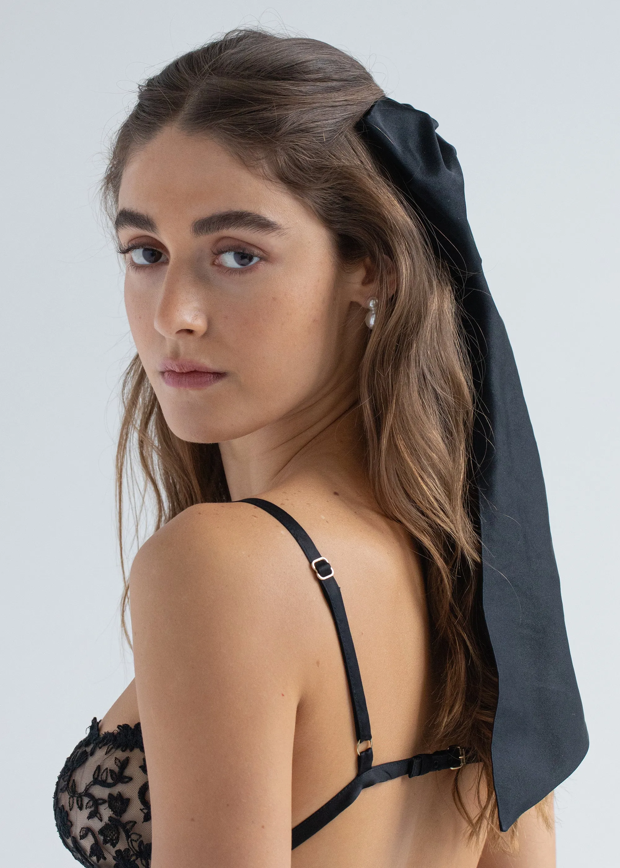Leander Bow Barrette -- Black