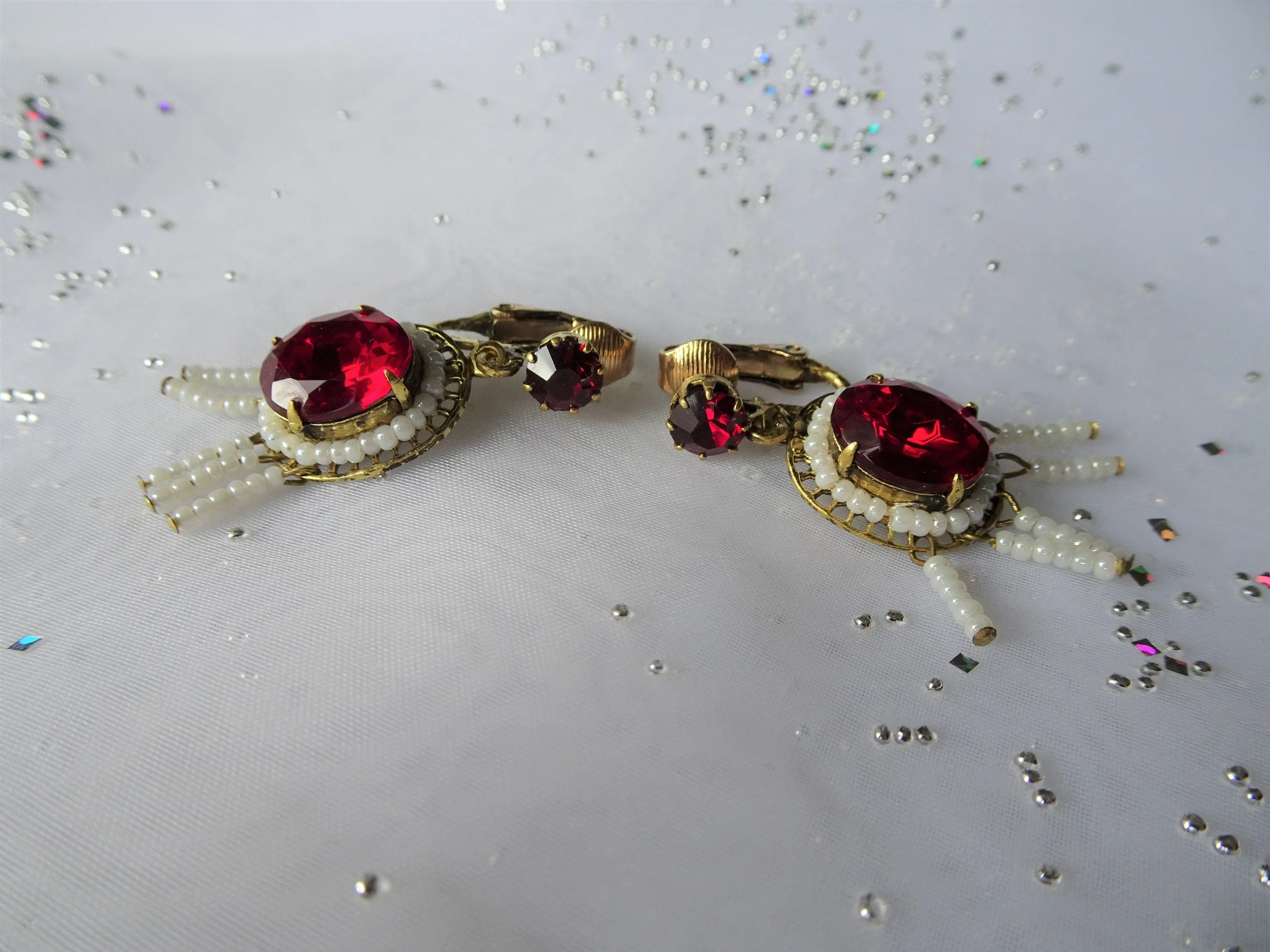 LOVELY Ruby Color Glass Drop Earrings,Faceted Red Glass Clip On Earrings,Glass Seed Pearls,Vintage Dangling Earrings,Collectible Jewelry