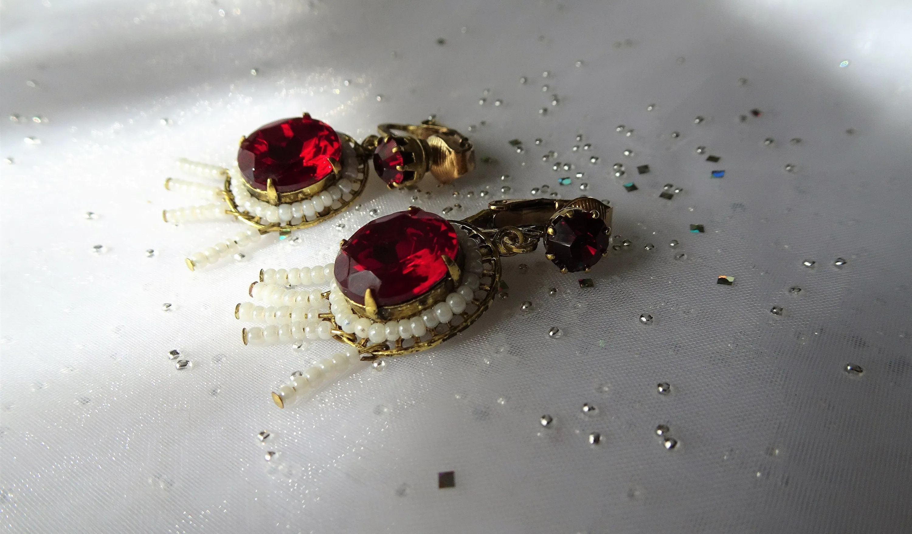 LOVELY Ruby Color Glass Drop Earrings,Faceted Red Glass Clip On Earrings,Glass Seed Pearls,Vintage Dangling Earrings,Collectible Jewelry