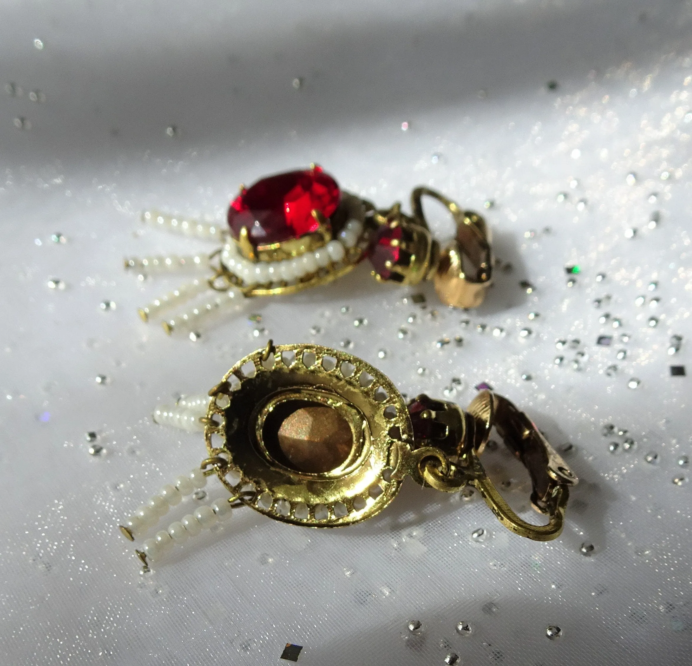 LOVELY Ruby Color Glass Drop Earrings,Faceted Red Glass Clip On Earrings,Glass Seed Pearls,Vintage Dangling Earrings,Collectible Jewelry