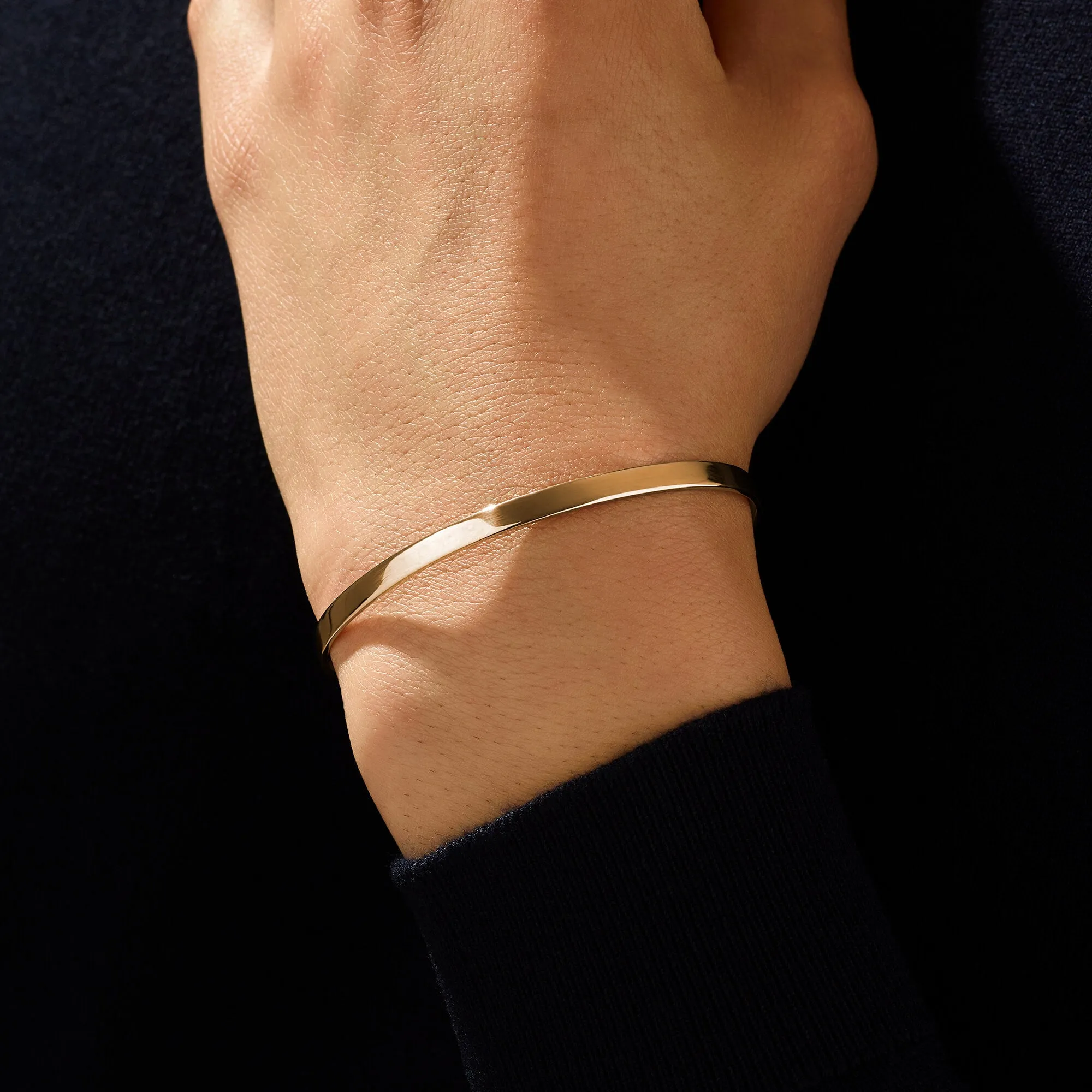 Minimalist Cuff in Gold