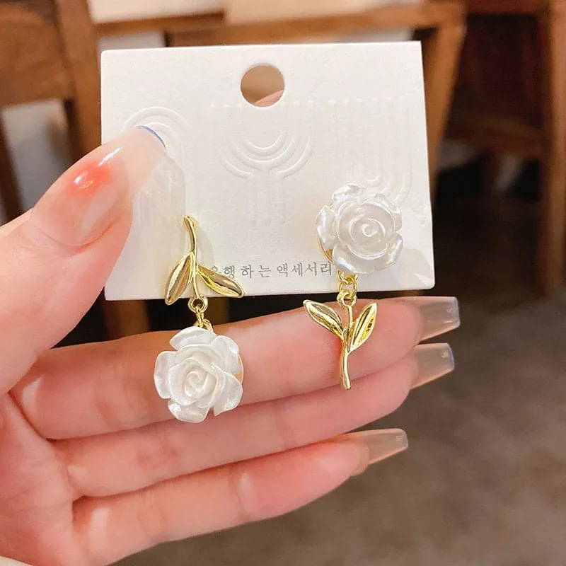 Sweet Resin White Flower Dangle Earrings