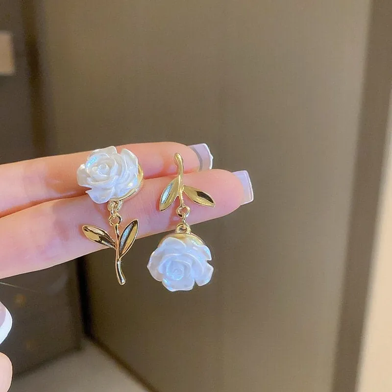 Sweet Resin White Flower Dangle Earrings