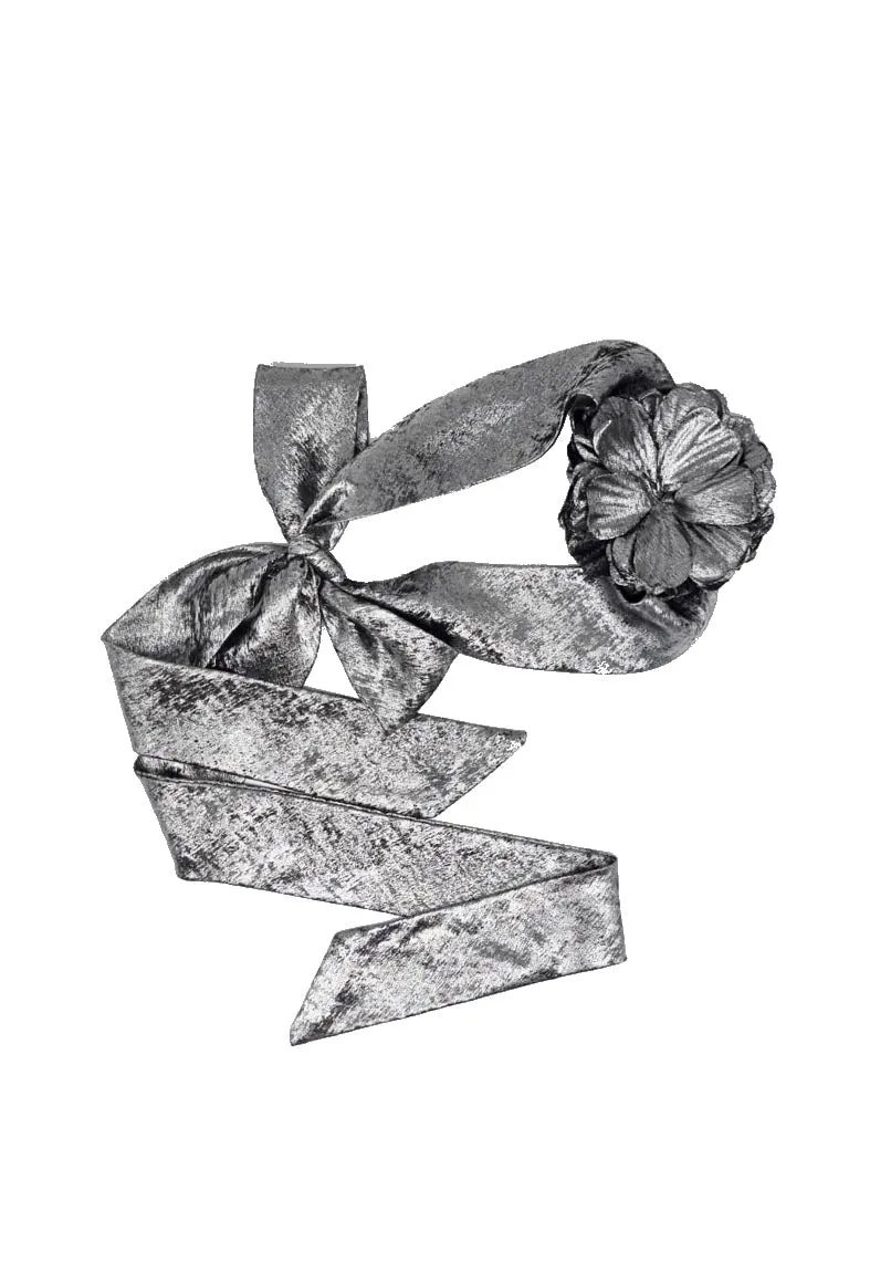 VERA CORSAGE SCARF IN SILVER