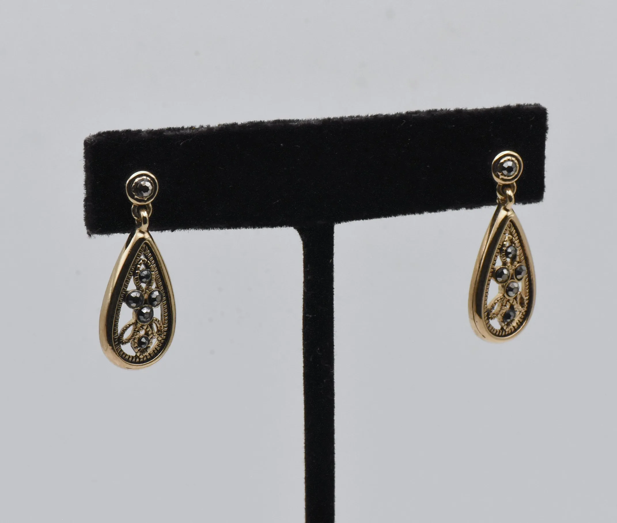 Vintage Gold Tone Metal Earrings